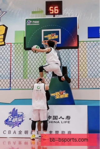李小鹏空中接力暴扣，点燃全场引爆欢呼浪潮